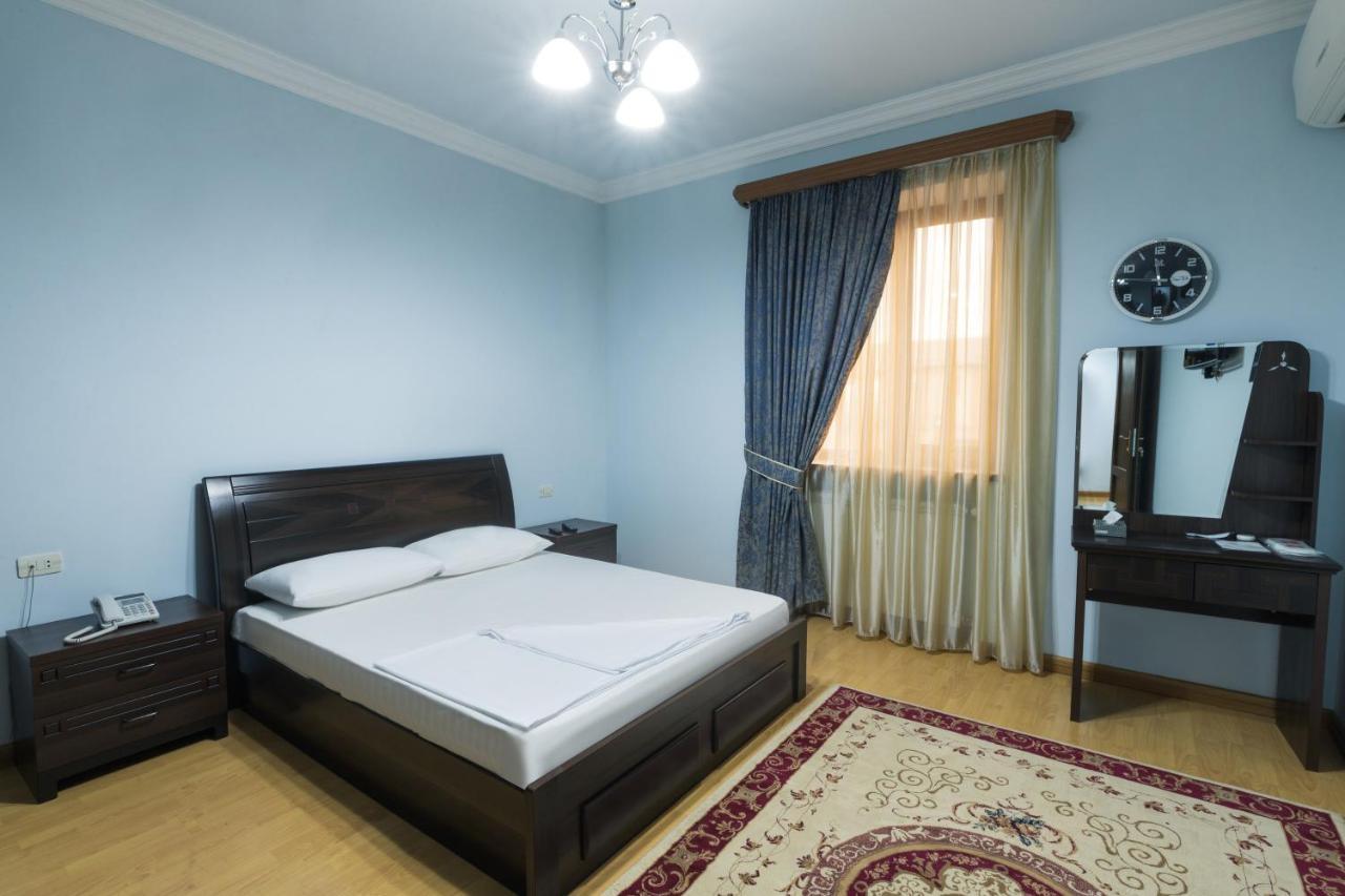 La Defense Hotel Yerevan Exterior foto