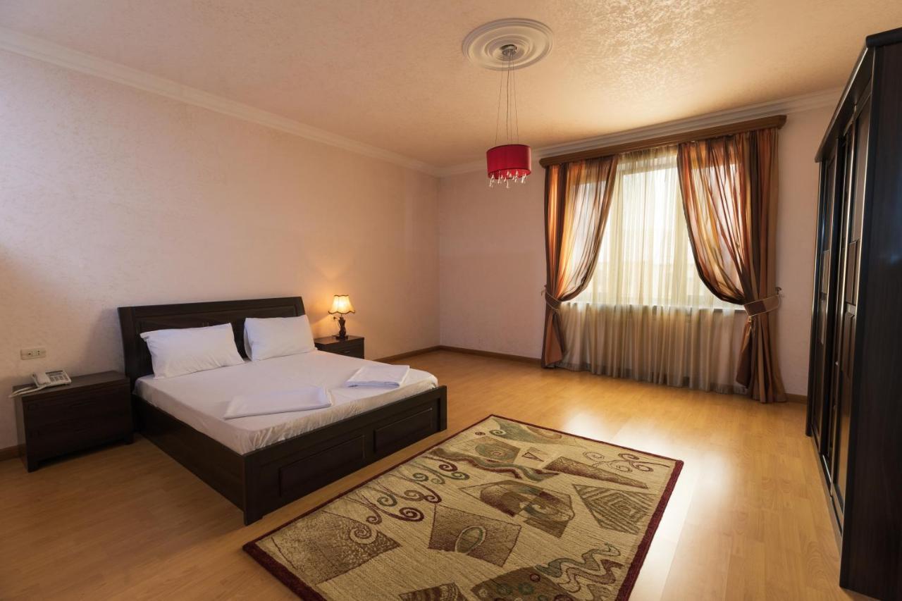 La Defense Hotel Yerevan Exterior foto