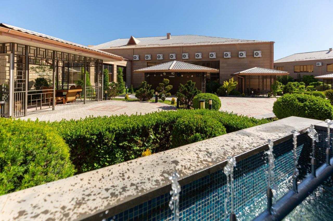 La Defense Hotel Yerevan Exterior foto