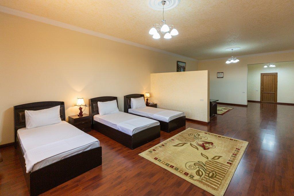 La Defense Hotel Yerevan Exterior foto