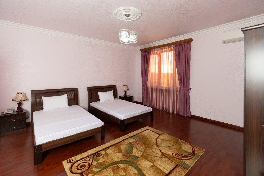 La Defense Hotel Yerevan Exterior foto