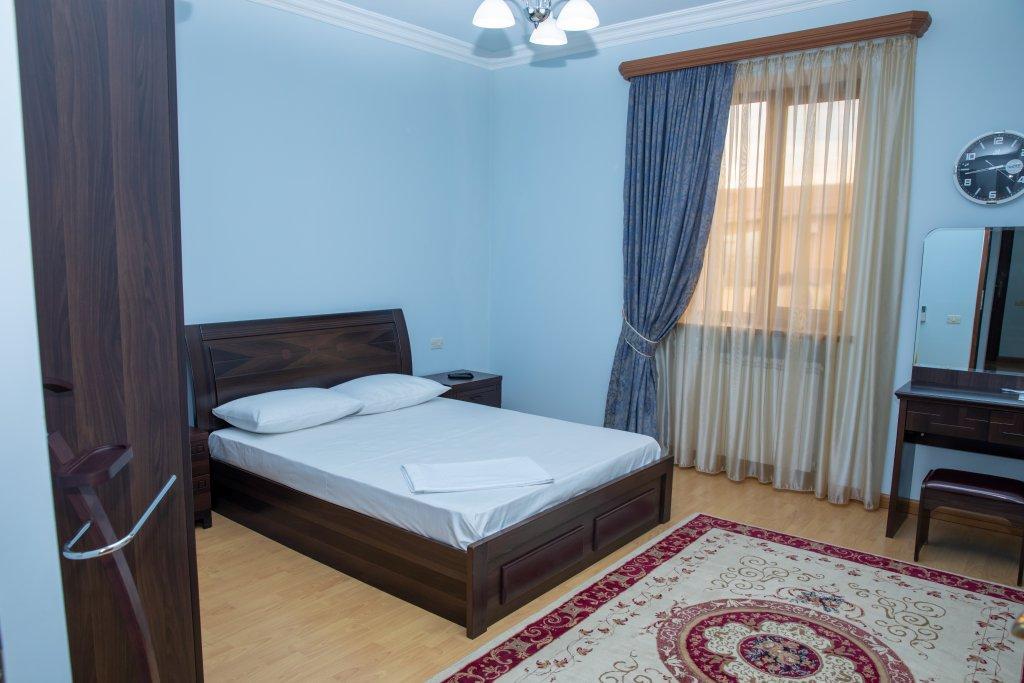 La Defense Hotel Yerevan Exterior foto