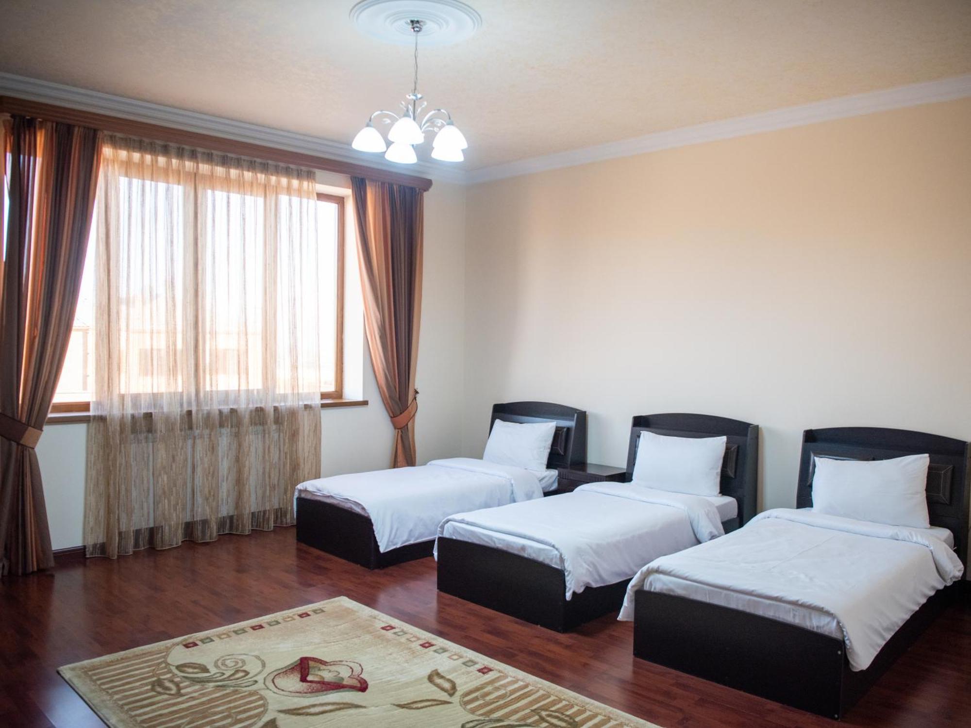 La Defense Hotel Yerevan Exterior foto