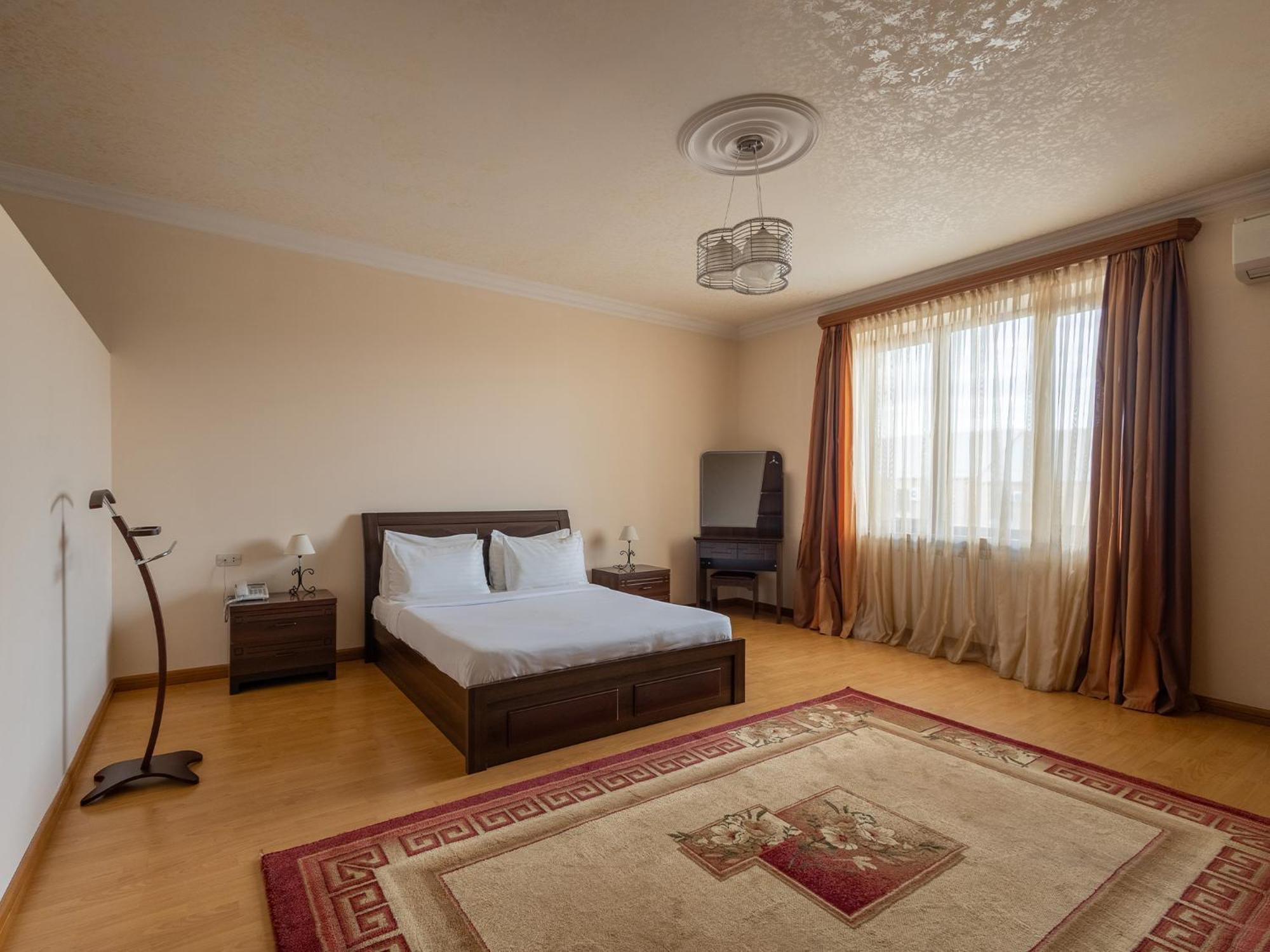 La Defense Hotel Yerevan Exterior foto